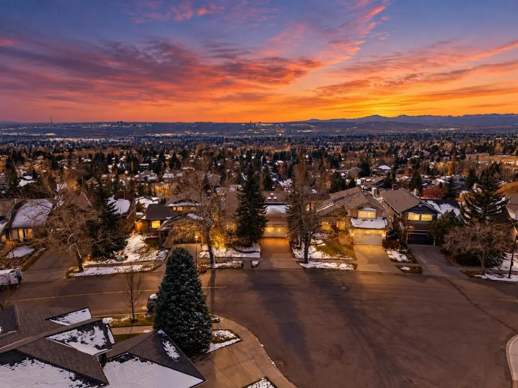 111 Hawksbrow Drive NW