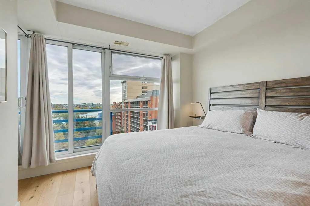 205 Riverfront Avenue SW #906