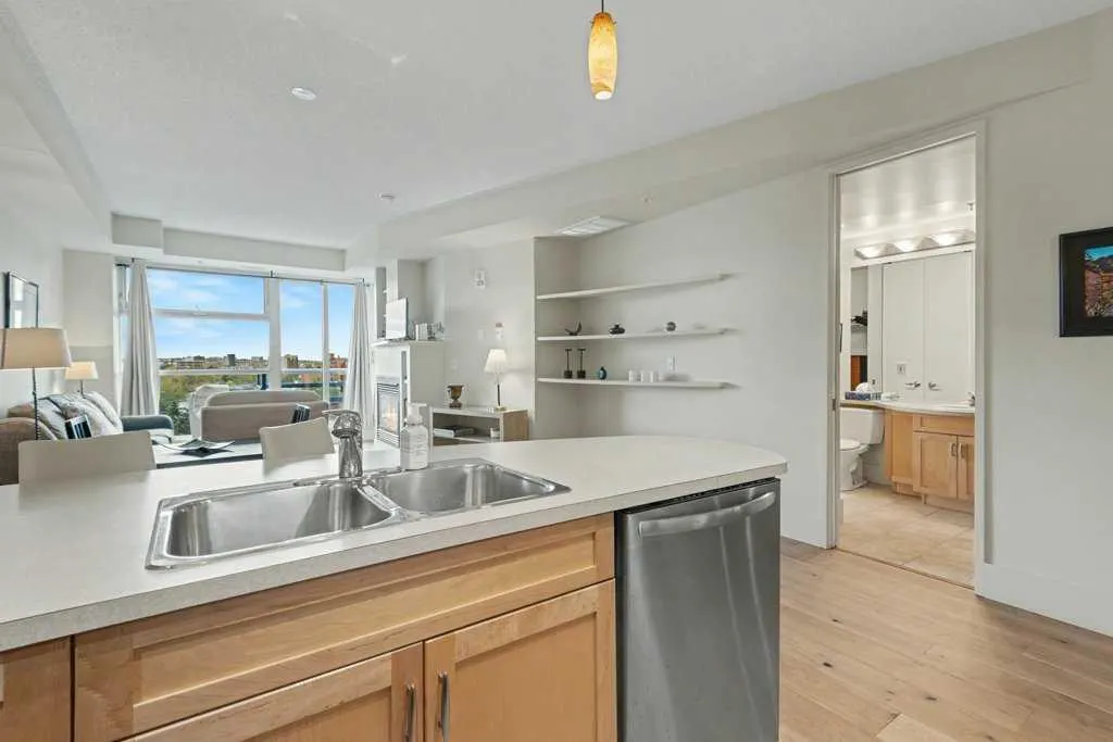 205 Riverfront Avenue SW #906