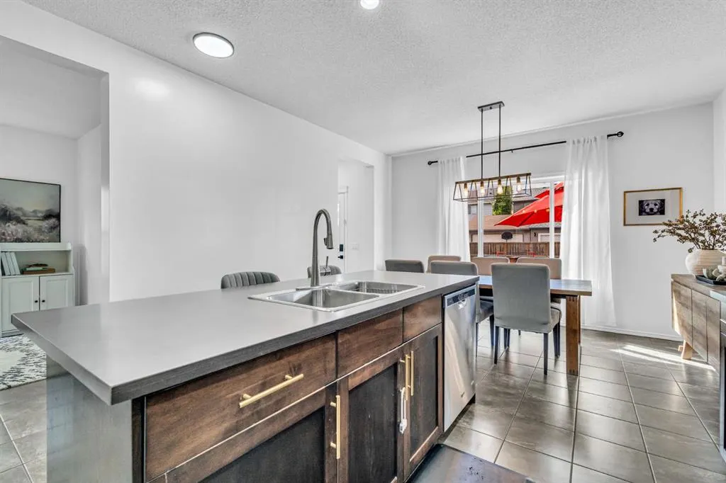 123 Elgin Meadows Way SE