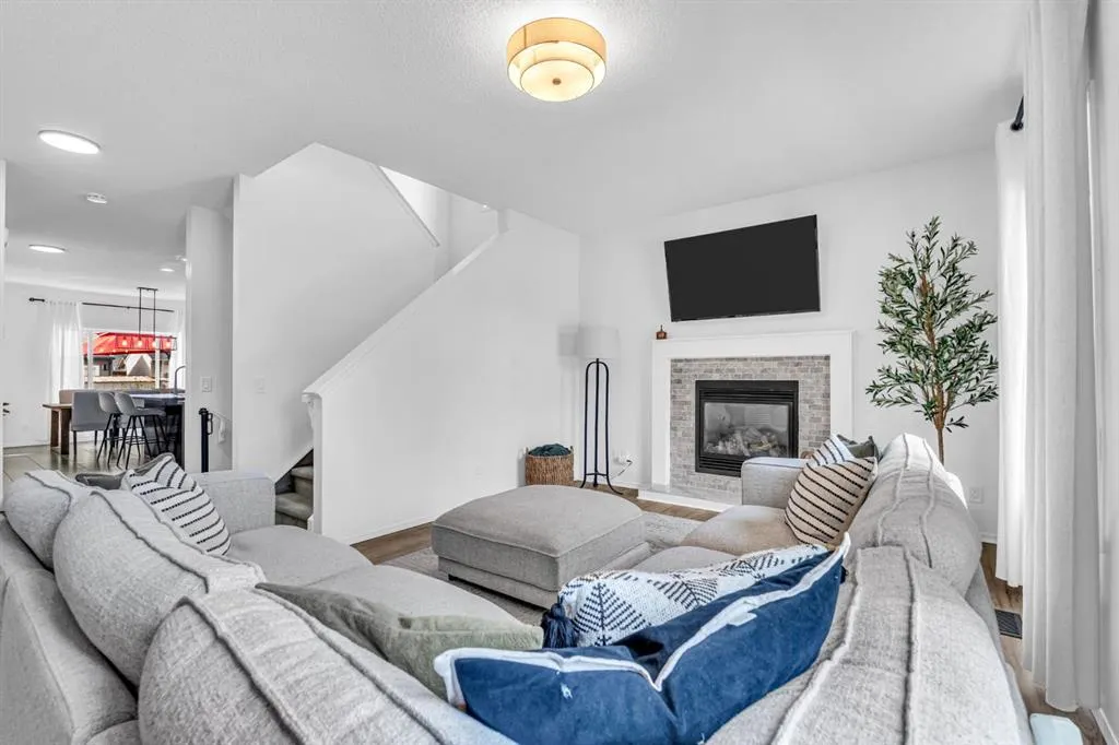123 Elgin Meadows Way SE