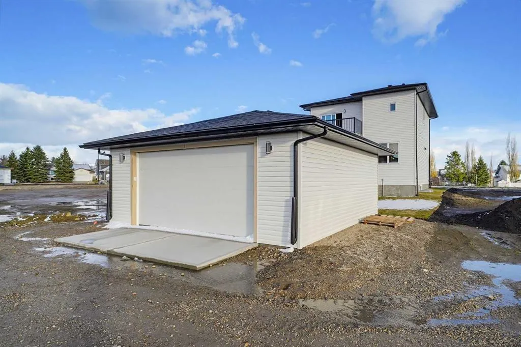 4352 61 Avenue