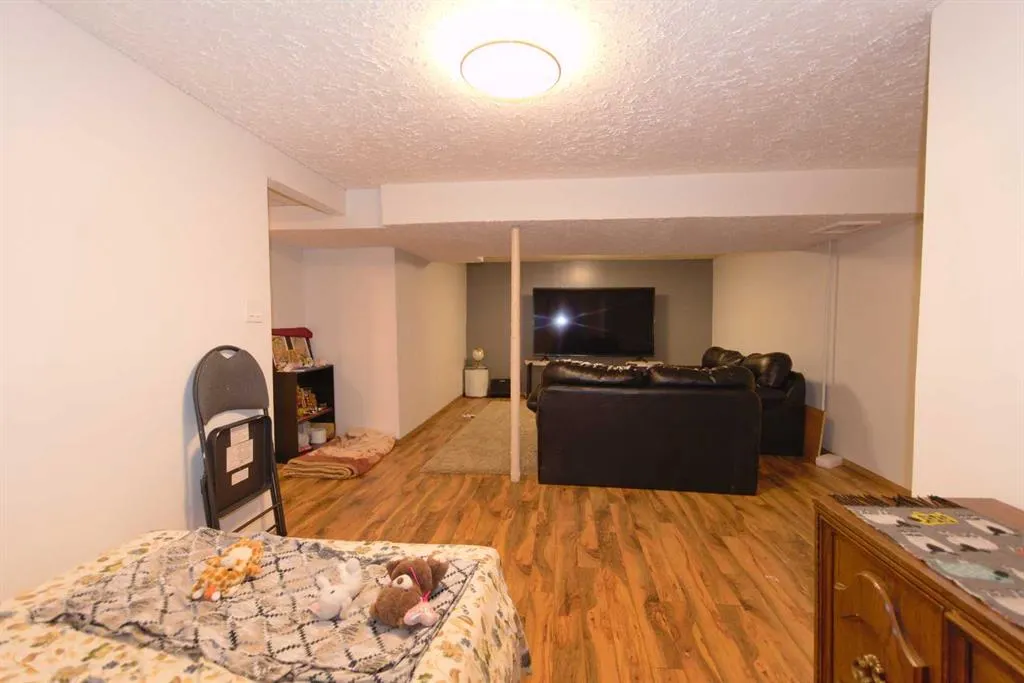 96 Simpson Crescent SE