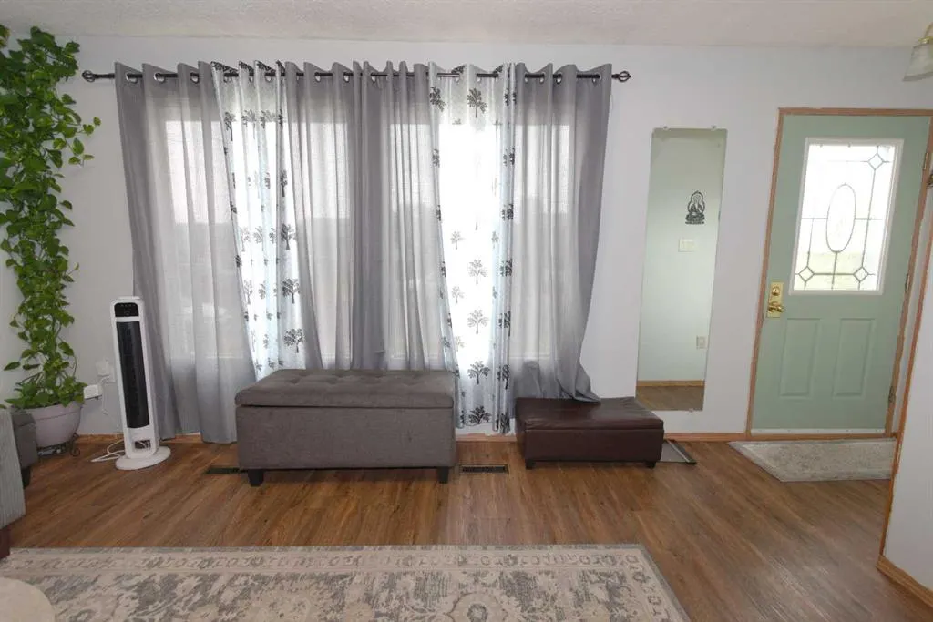 96 Simpson Crescent SE