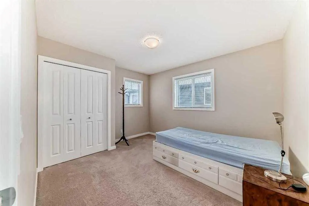 12 kincora Mews NW