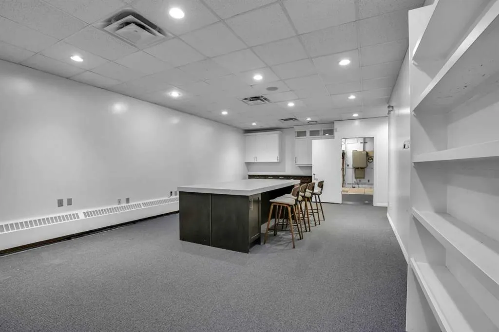 1638 10 Avenue SW #200