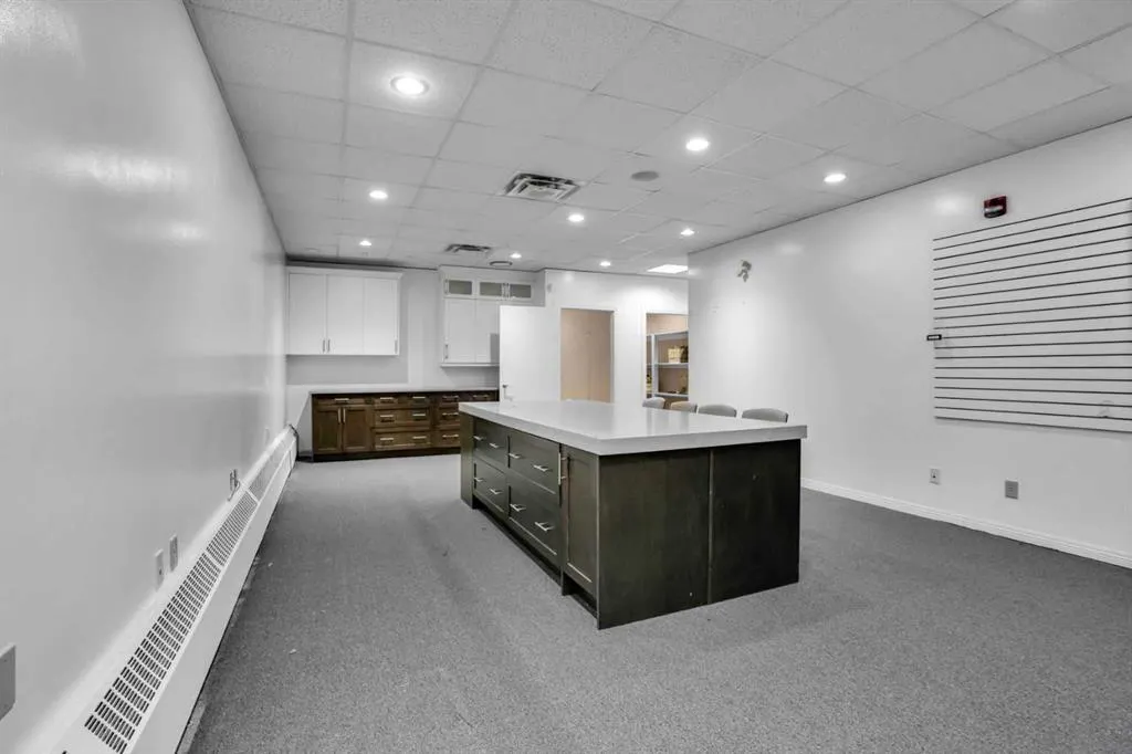 1638 10 Avenue SW #200