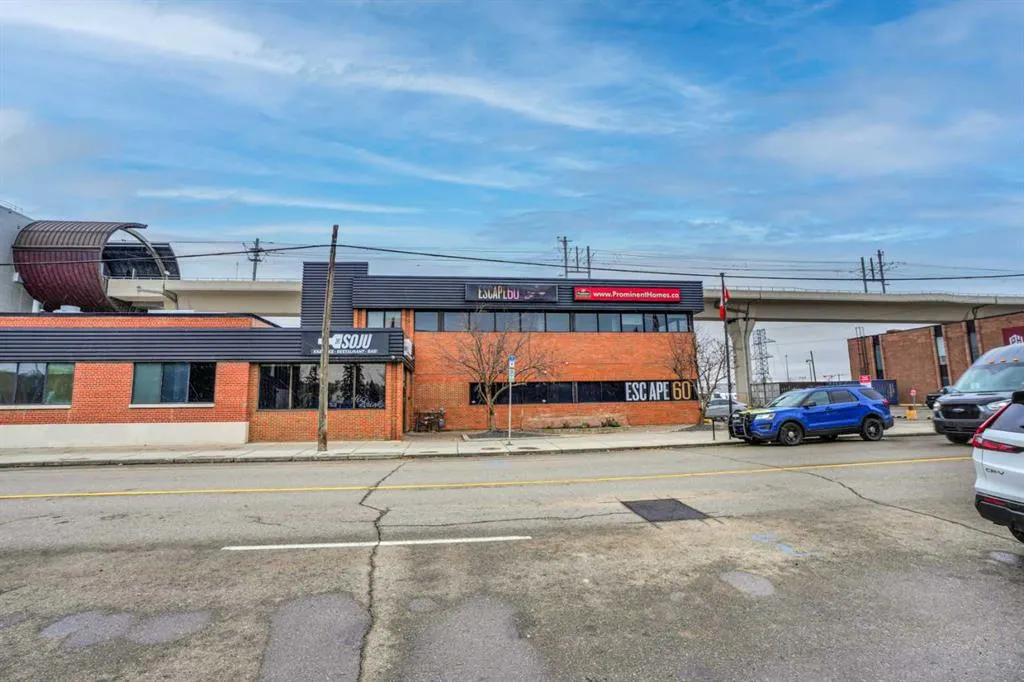 1638 10 Avenue SW #200