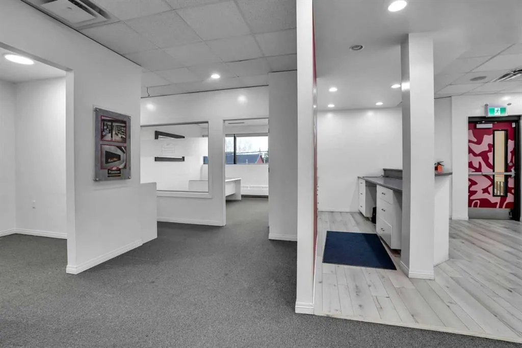 1638 10 Avenue SW #200