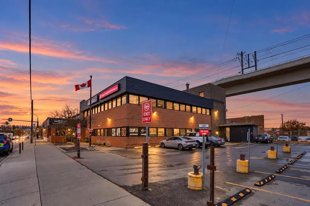 1638 10 Avenue SW #200