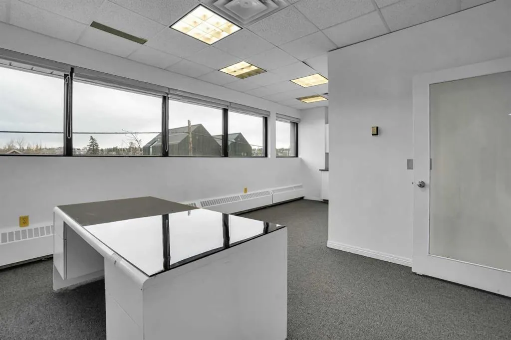 1638 10 Avenue SW #200