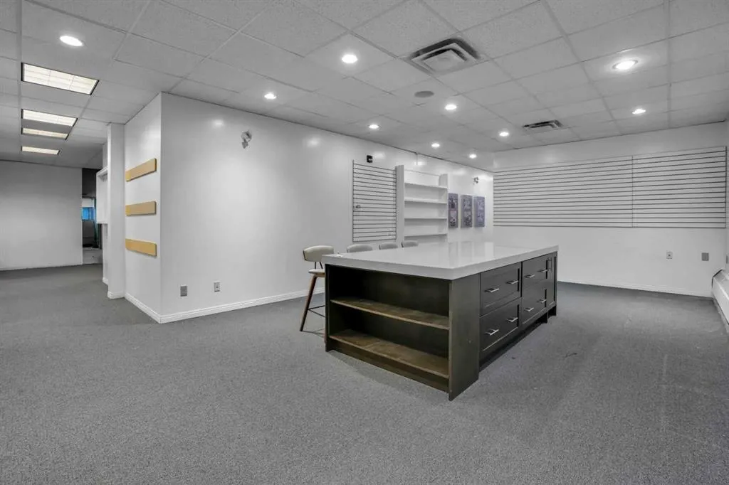 1638 10 Avenue SW #200