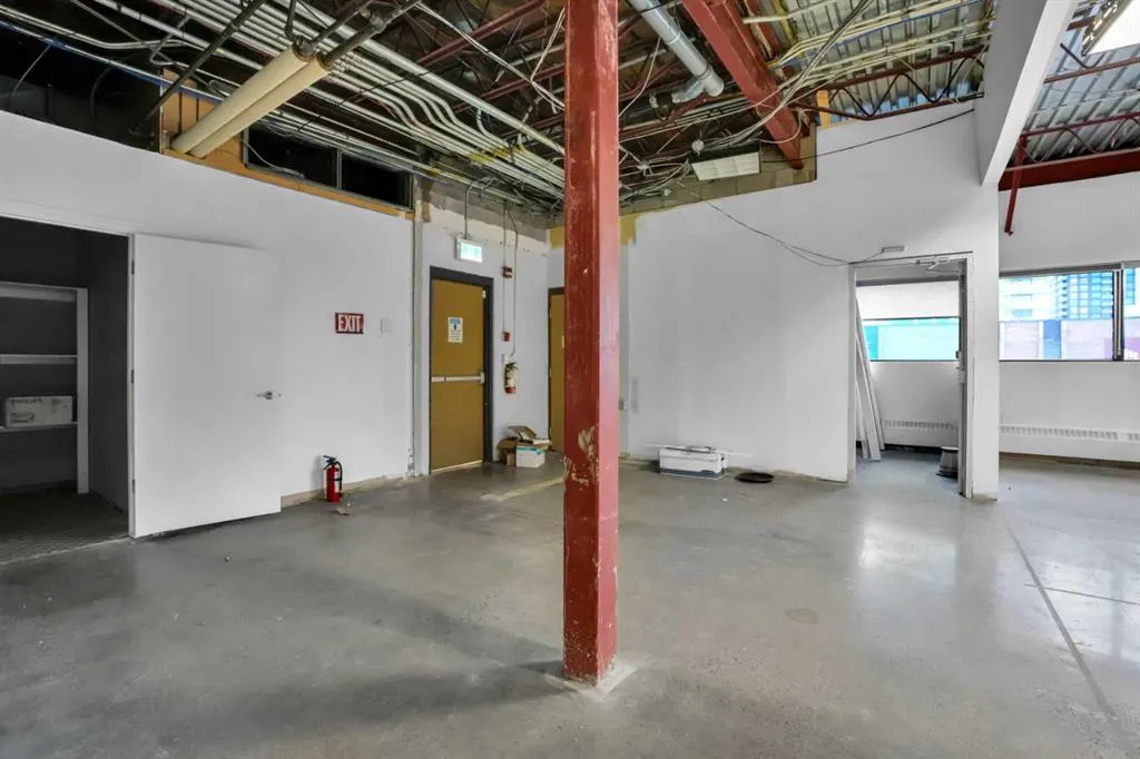 1638 10 Avenue SW #200