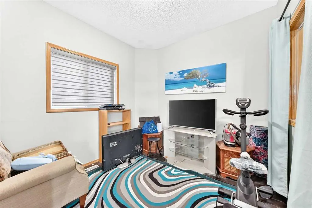 38 Coral Reef Crescent NE