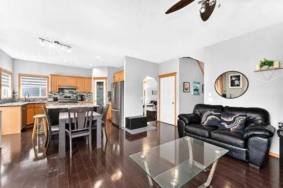 38 Coral Reef Crescent NE