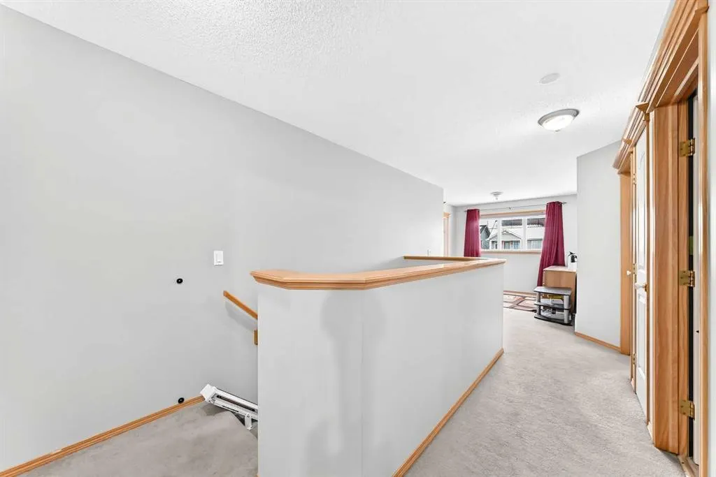 38 Coral Reef Crescent NE