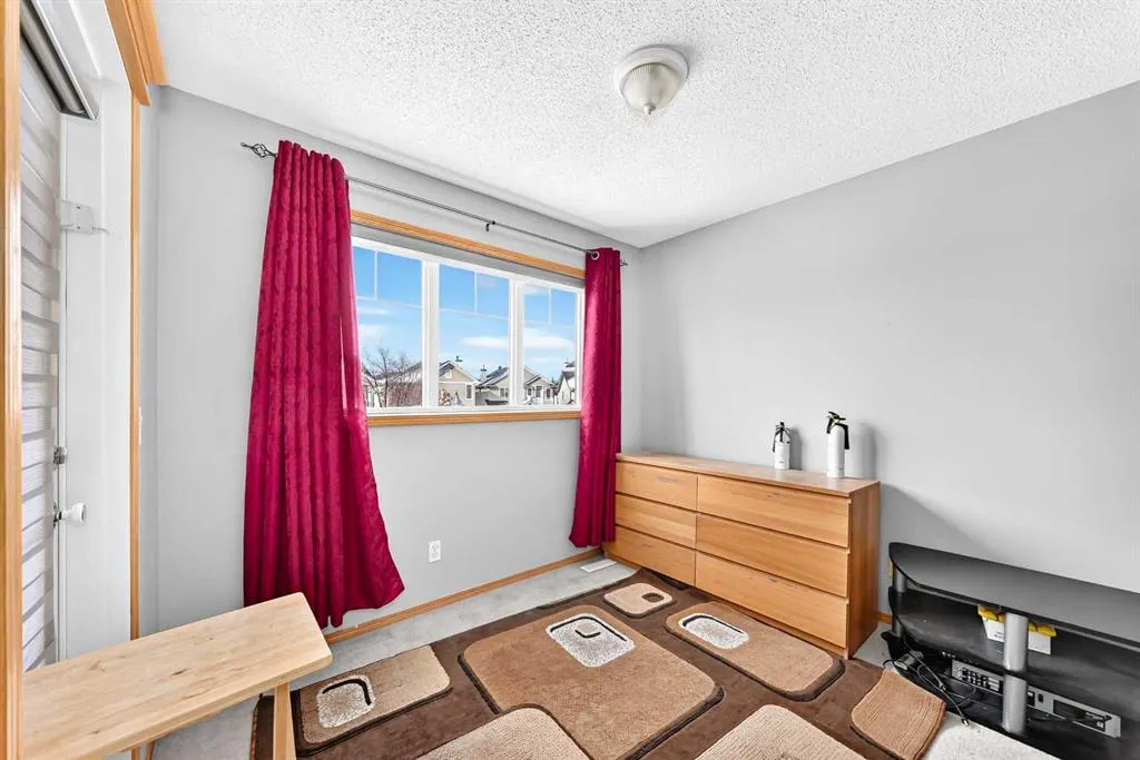 38 Coral Reef Crescent NE