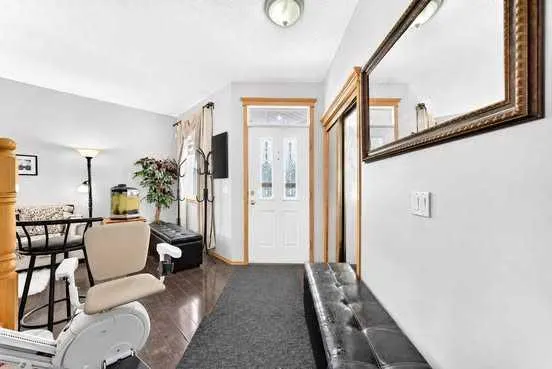 38 Coral Reef Crescent NE