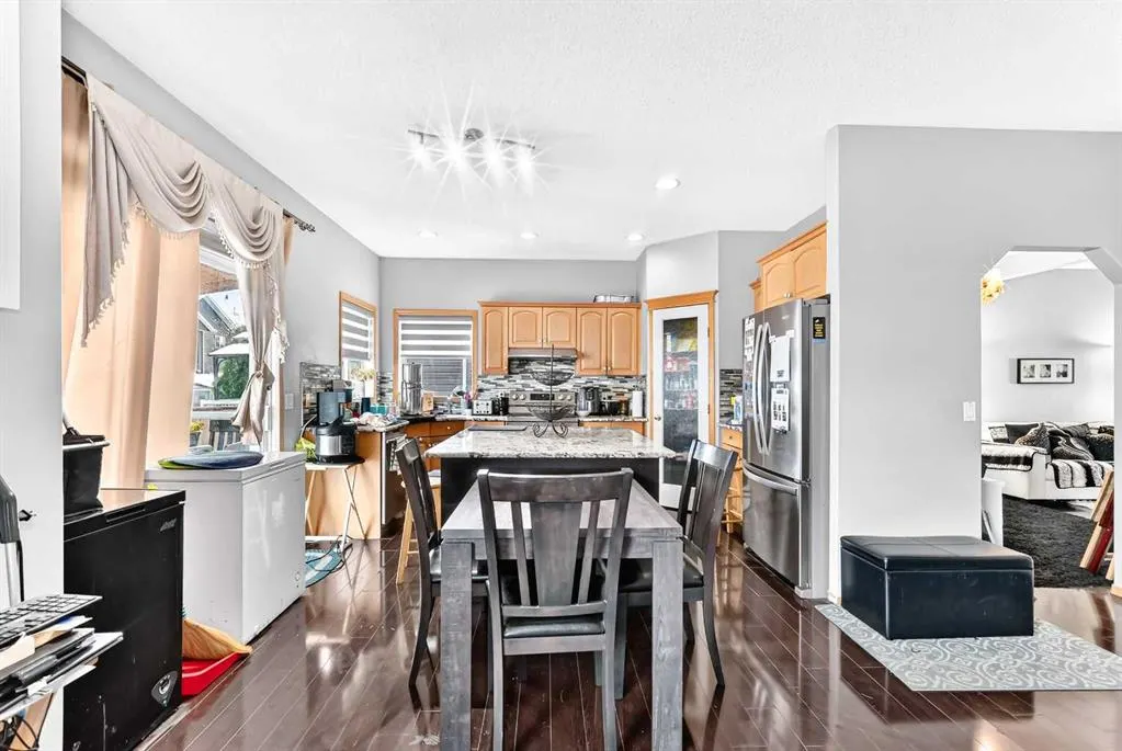 38 Coral Reef Crescent NE