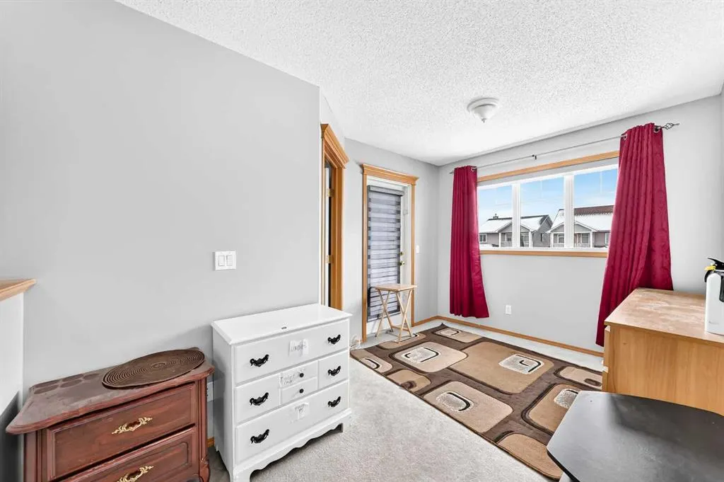 38 Coral Reef Crescent NE