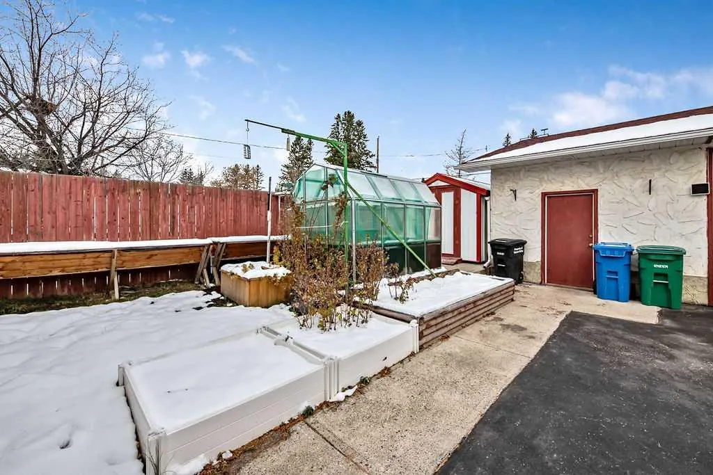 210 Edgar Avenue NW