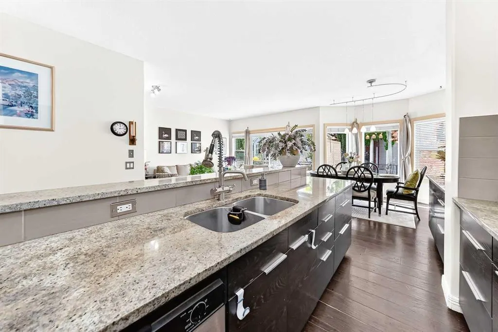 25 Discovery Ridge Hill SW