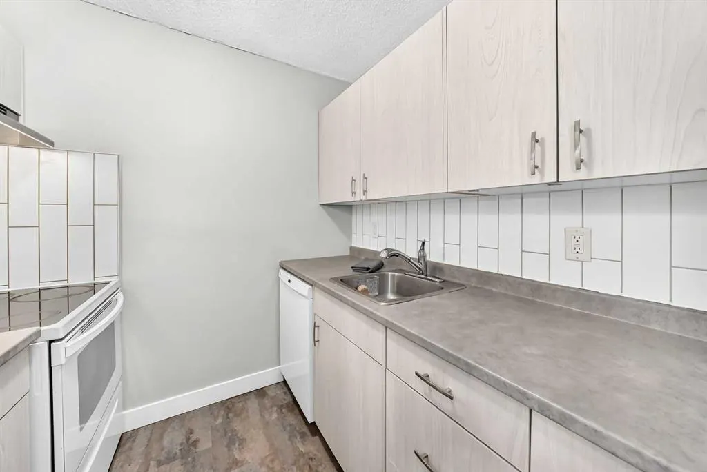 314 14 Street NW #206