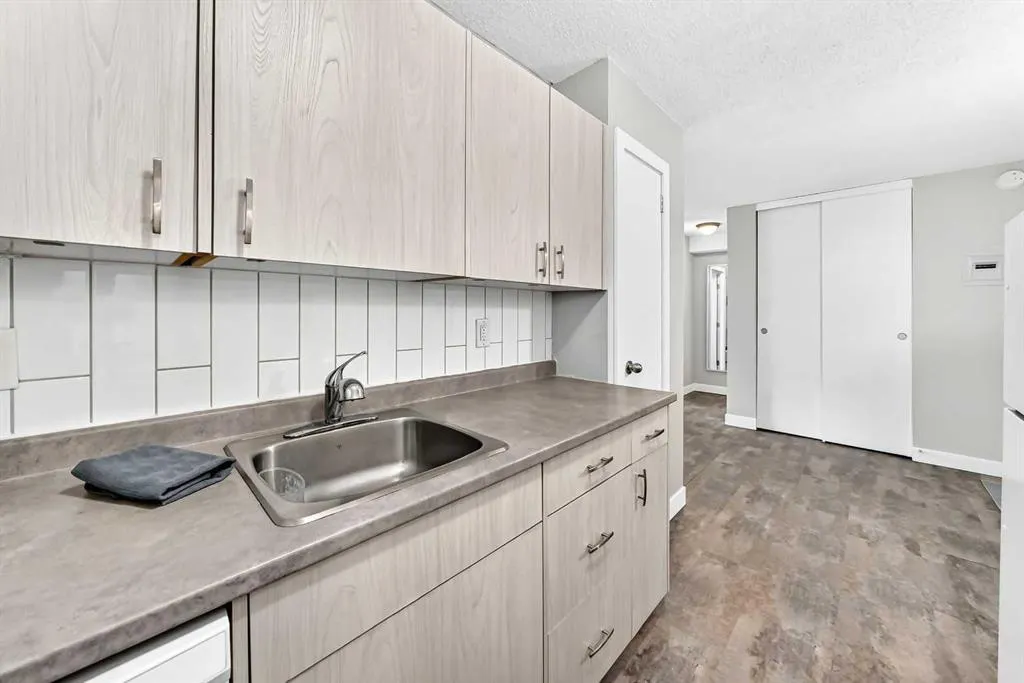 314 14 Street NW #206