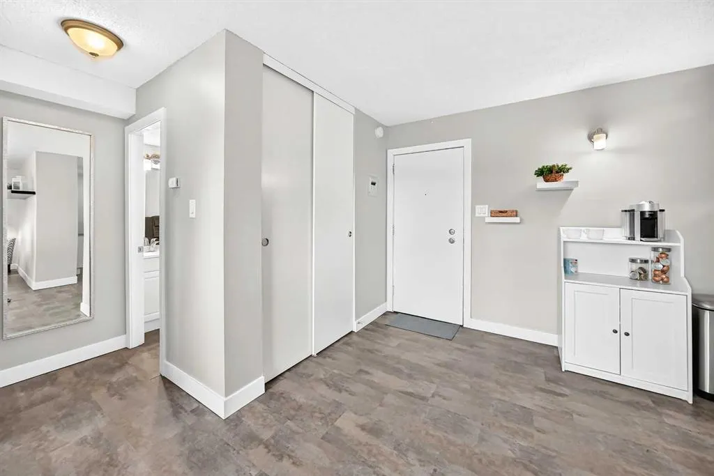 314 14 Street NW #206