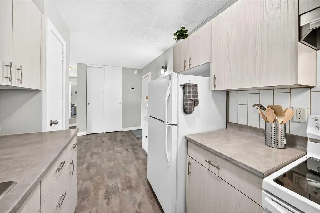 314 14 Street NW #206