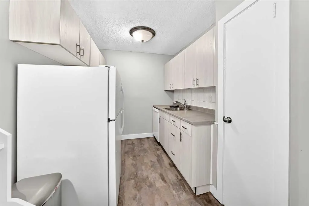 314 14 Street NW #206