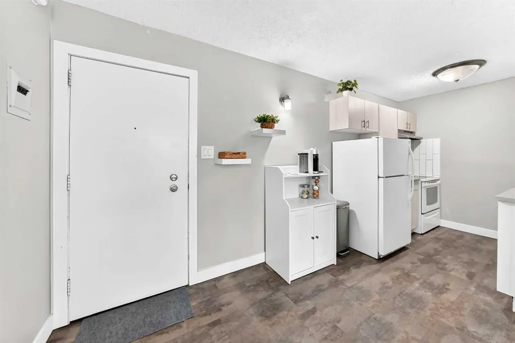 314 14 Street NW #206