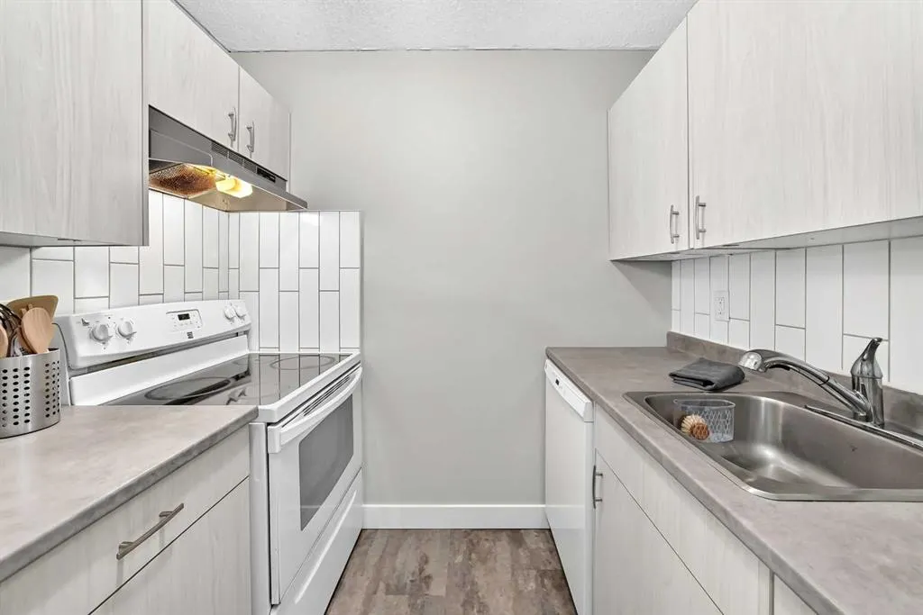314 14 Street NW #206
