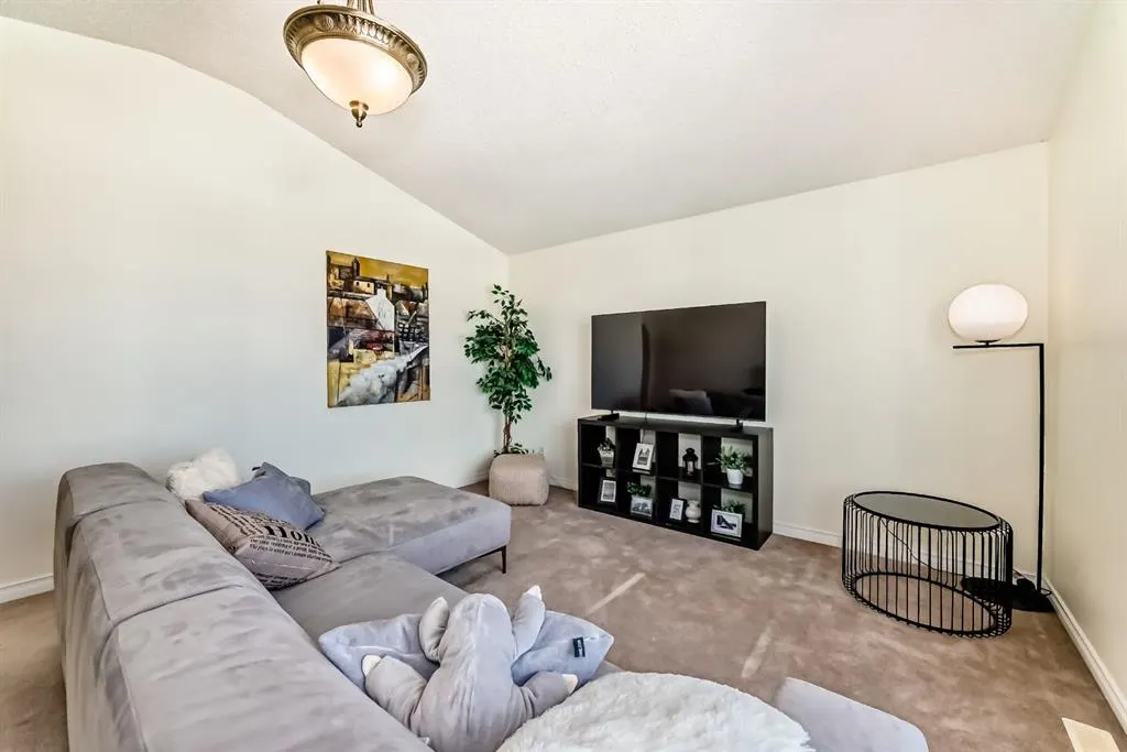 84 Silverado Creek Crescent SW