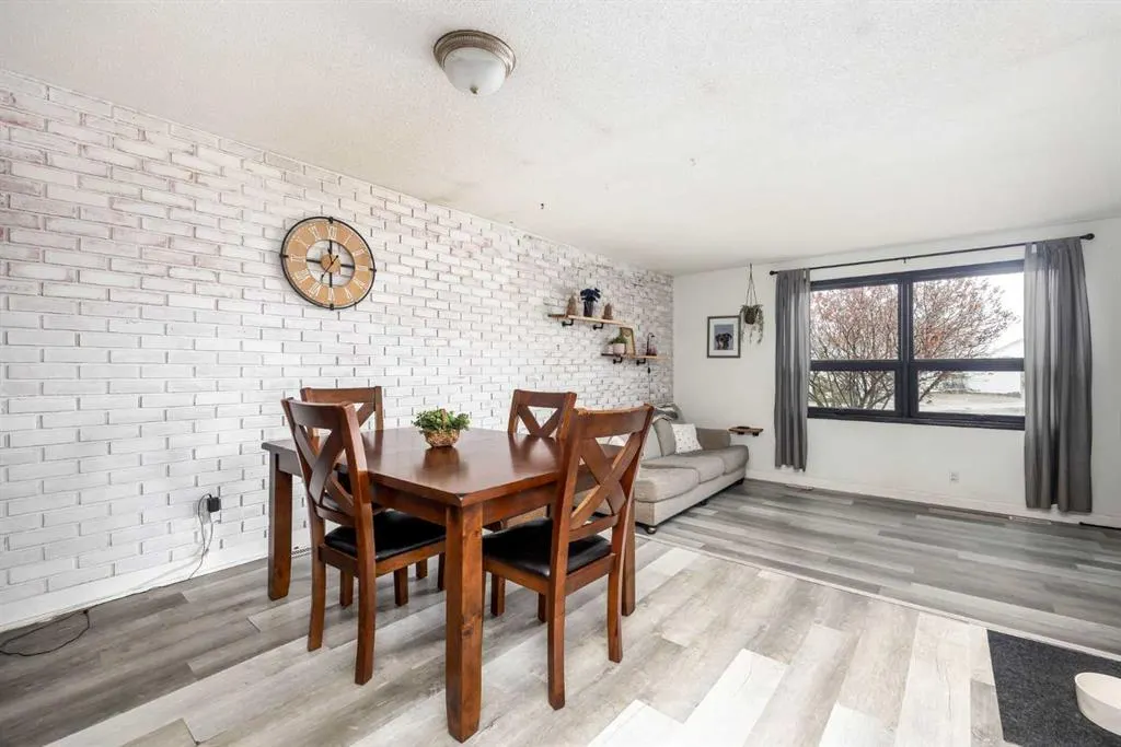 203 Cochrane Crescent