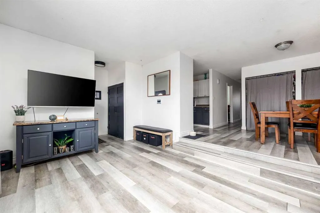 203 Cochrane Crescent