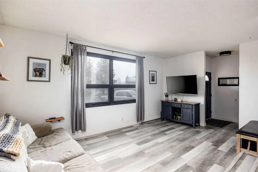 203 Cochrane Crescent