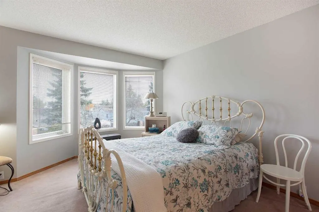 124 Del Ray Close NE