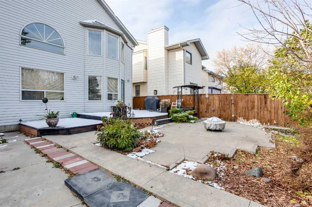 124 Del Ray Close NE