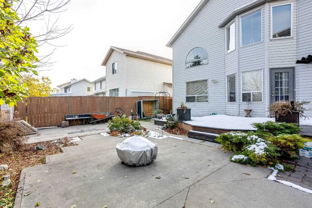 124 Del Ray Close NE