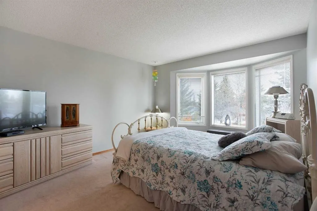 124 Del Ray Close NE