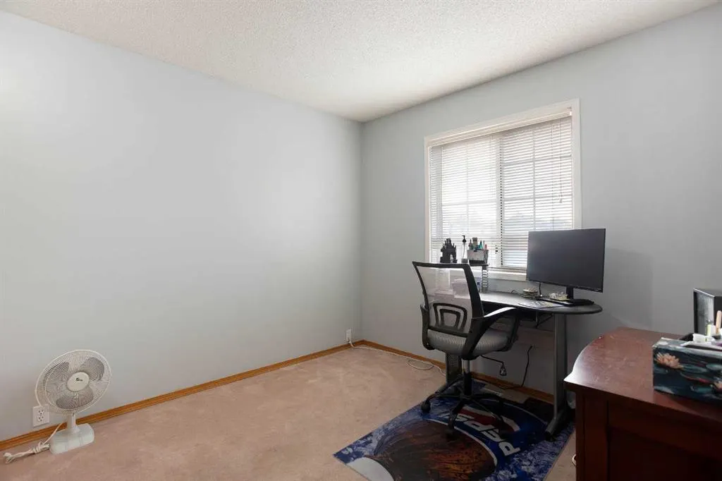 124 Del Ray Close NE