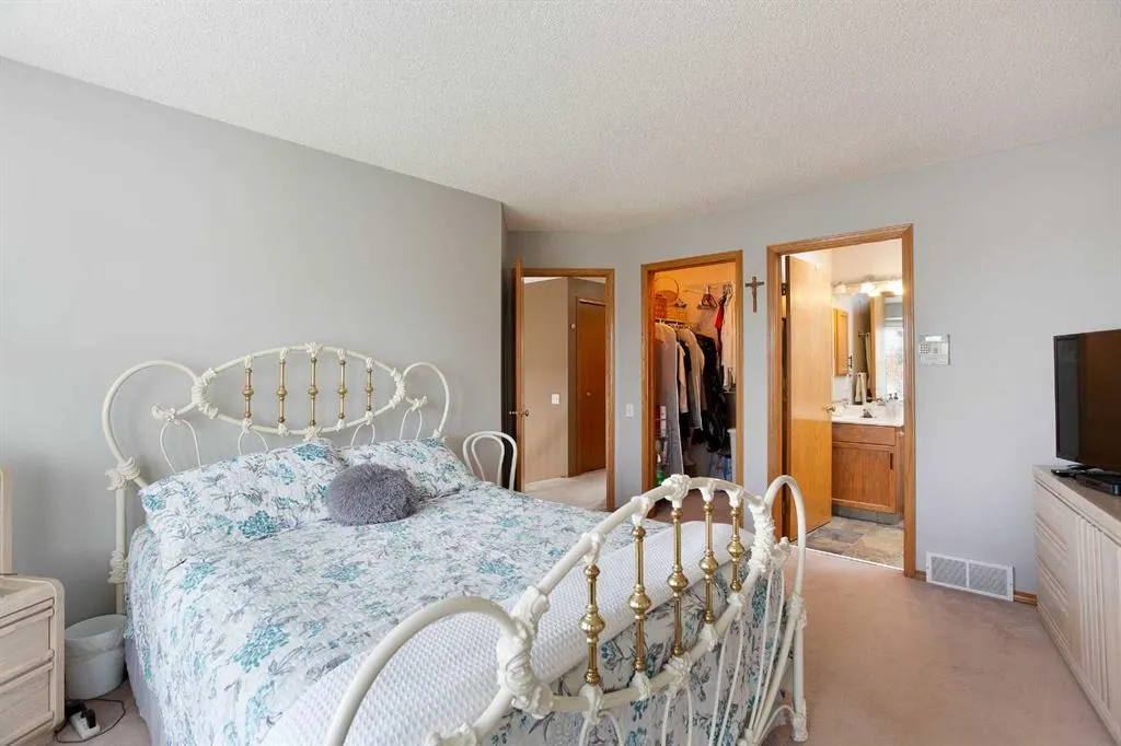 124 Del Ray Close NE