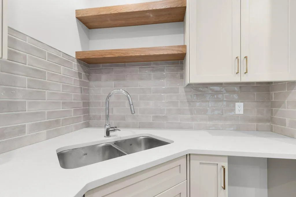 5463 55 Avenue #5