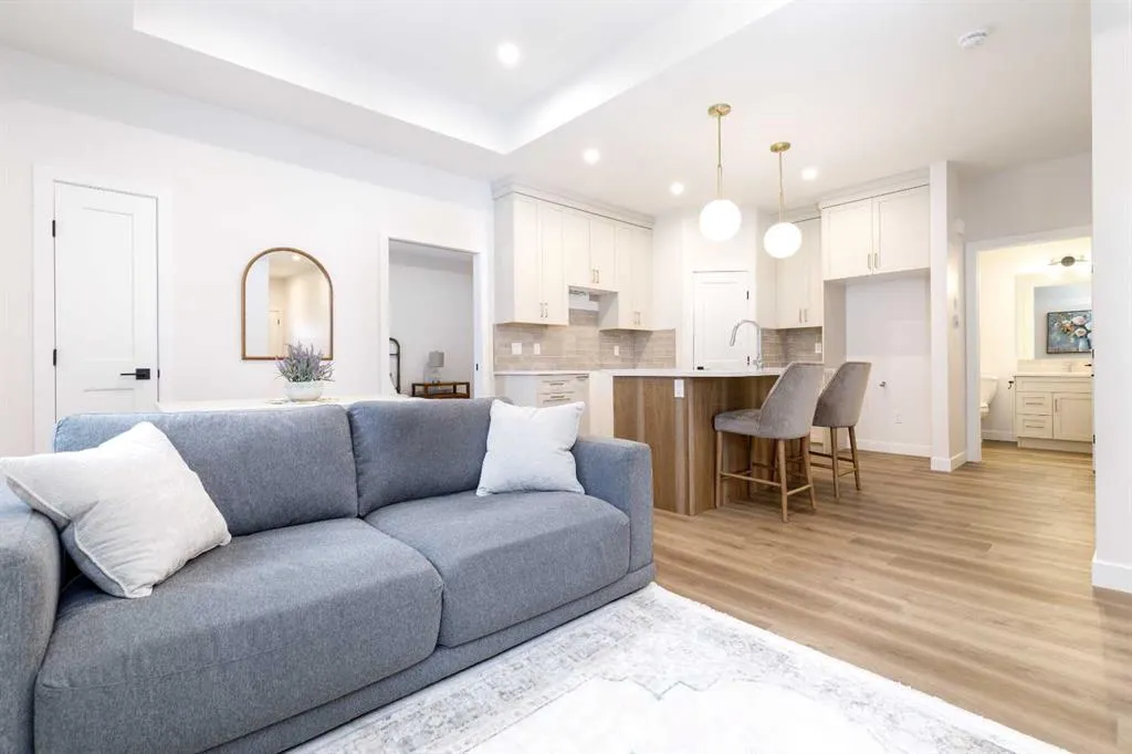 5463 55 Avenue #7