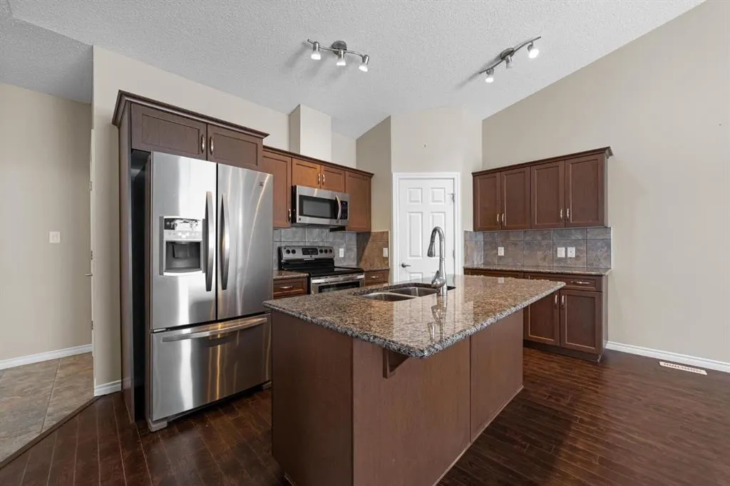 5021 34 Avenue #12