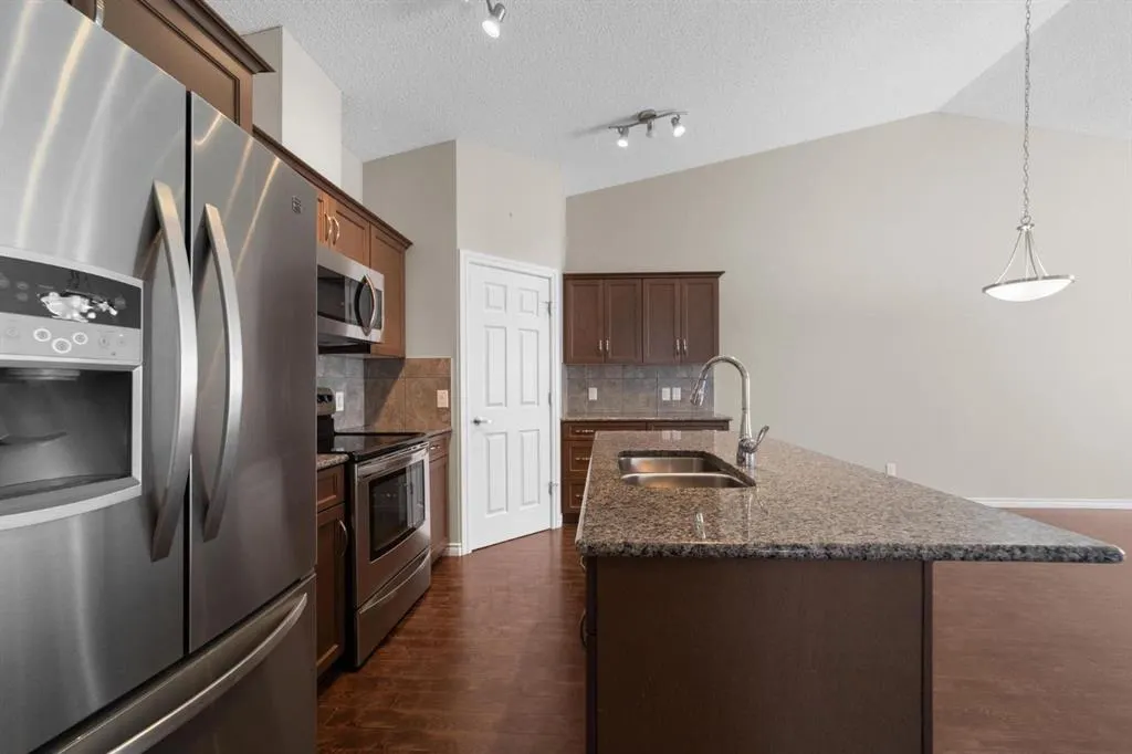 5021 34 Avenue #12