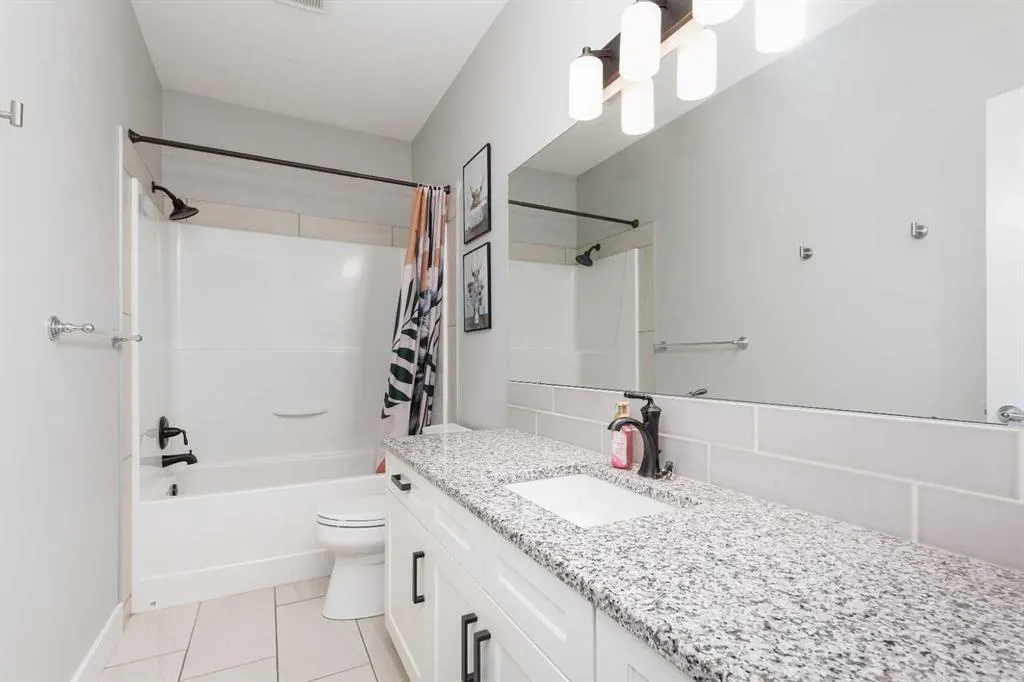 319 Northlander Bend W