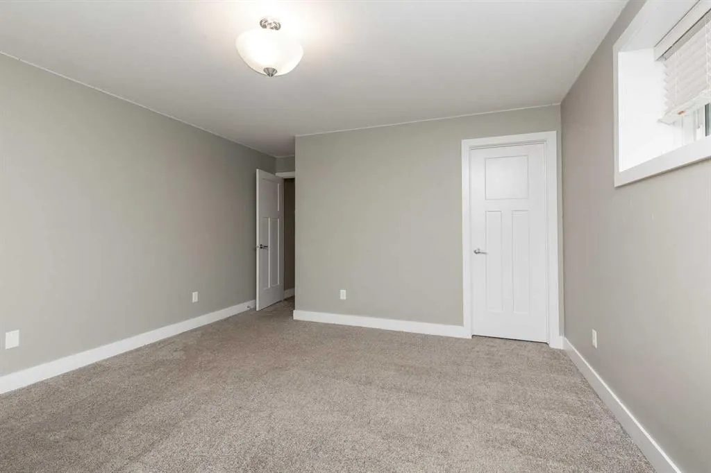 319 Northlander Bend W