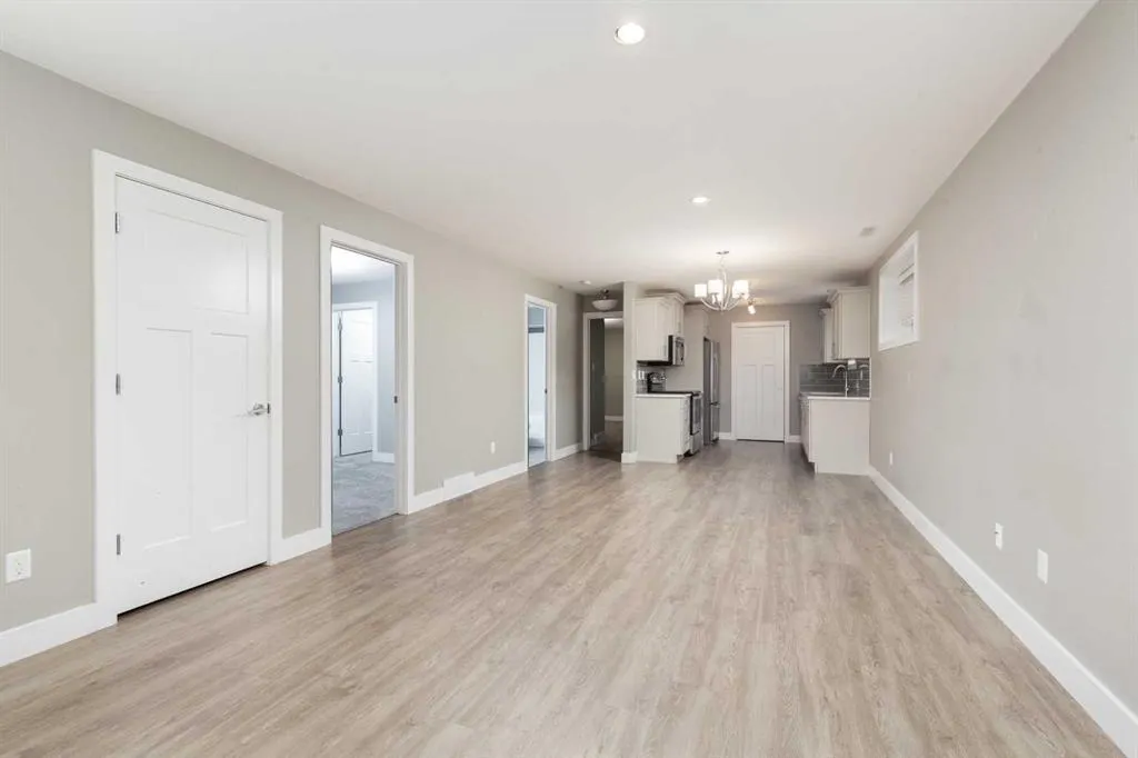 319 Northlander Bend W
